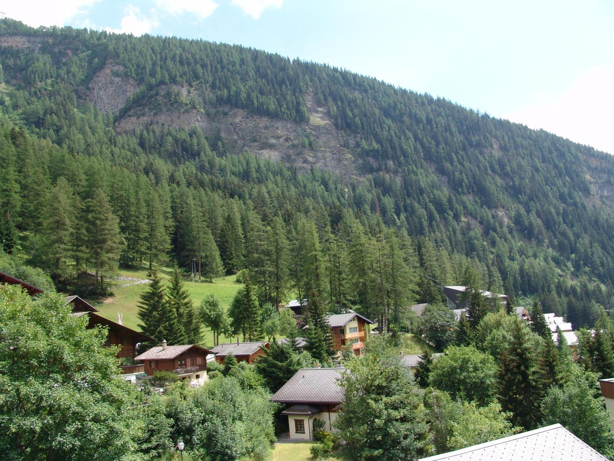 Apartments Haus Quelle Leukerbad Exterior photo